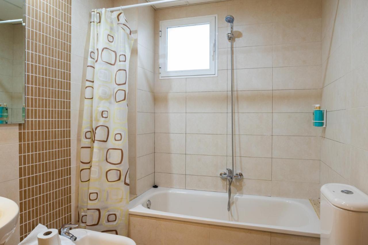 Lovely 2 Bedroom Terrace Wifi Parking Ac Heating Attic Valenza Esterno foto