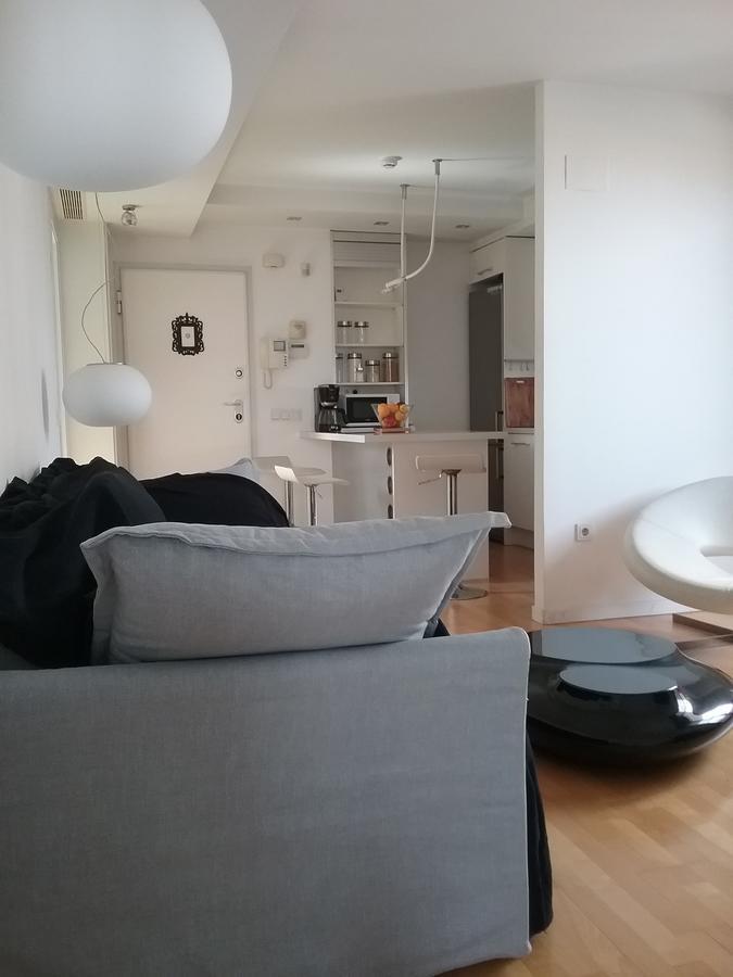 Lovely 2 Bedroom Terrace Wifi Parking Ac Heating Attic Valenza Esterno foto