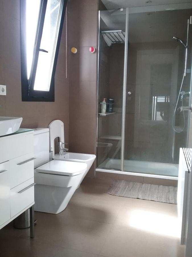 Lovely 2 Bedroom Terrace Wifi Parking Ac Heating Attic Valenza Esterno foto